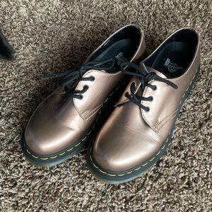 Champane gold oxford (low top) doc martens